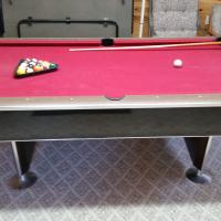 Pool table in great condition with all its peripherals.